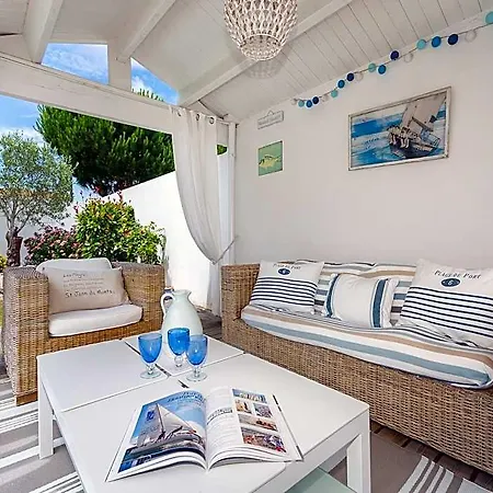 Otel Spacious By The Sea 3*