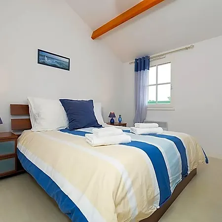 Otel Spacious By The Sea