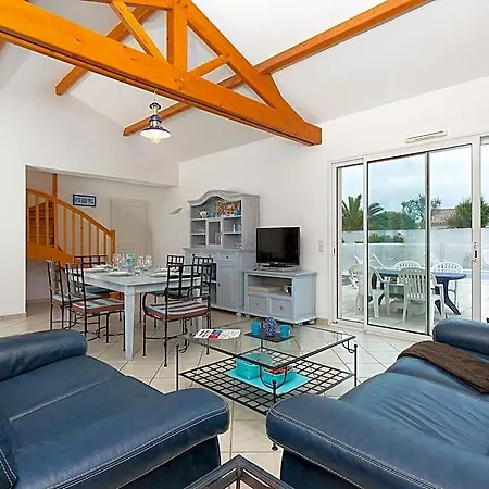 Spacious By The Sea Otel